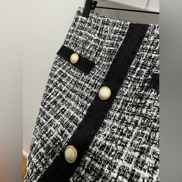 Like New GUESS Gaia Tweed Skirt with Buttons - Picture 4 of 9